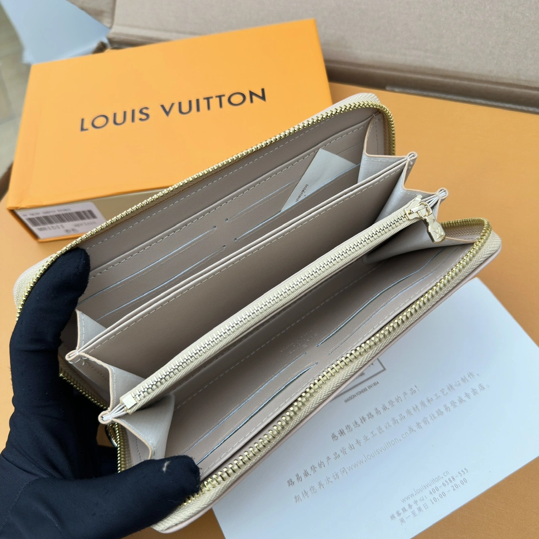 Sleek 7499 Louis Vuitton LV Wallets For Women
