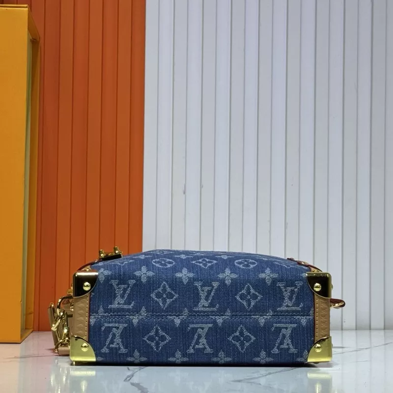 Sleek 7708 Louis Vuitton AAA Quality Messenger Bags For Women