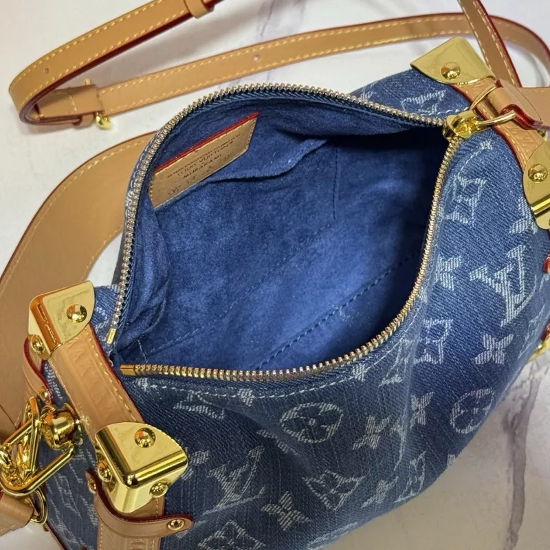 Sleek 7708 Louis Vuitton AAA Quality Messenger Bags For Women