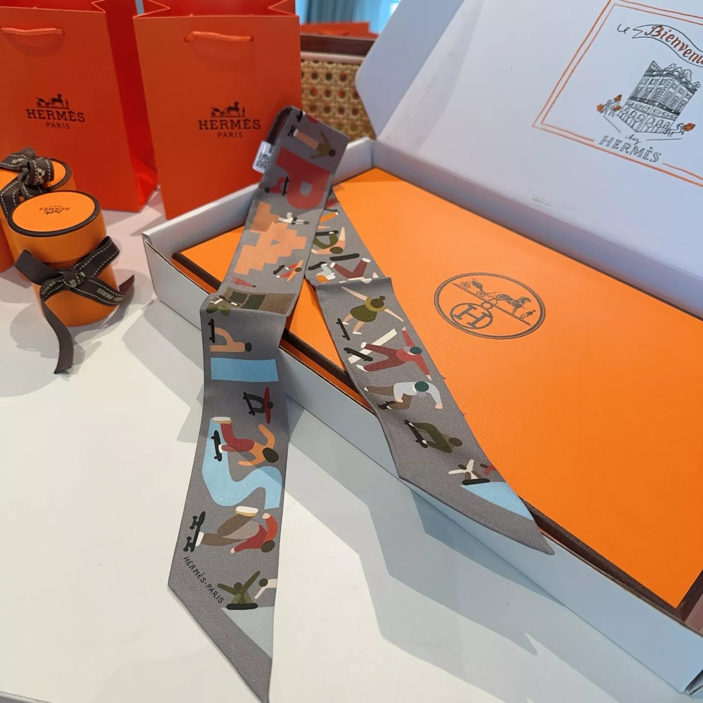 Sleek 7804 Hermes Silk Scarf