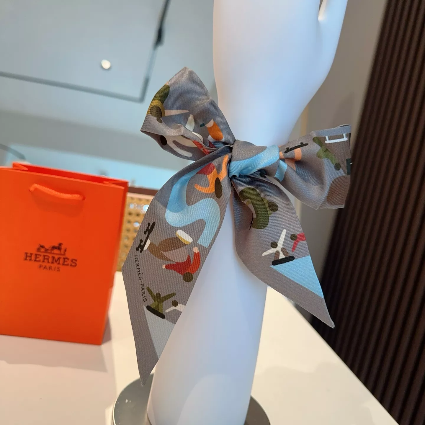 Sleek 7804 Hermes Silk Scarf