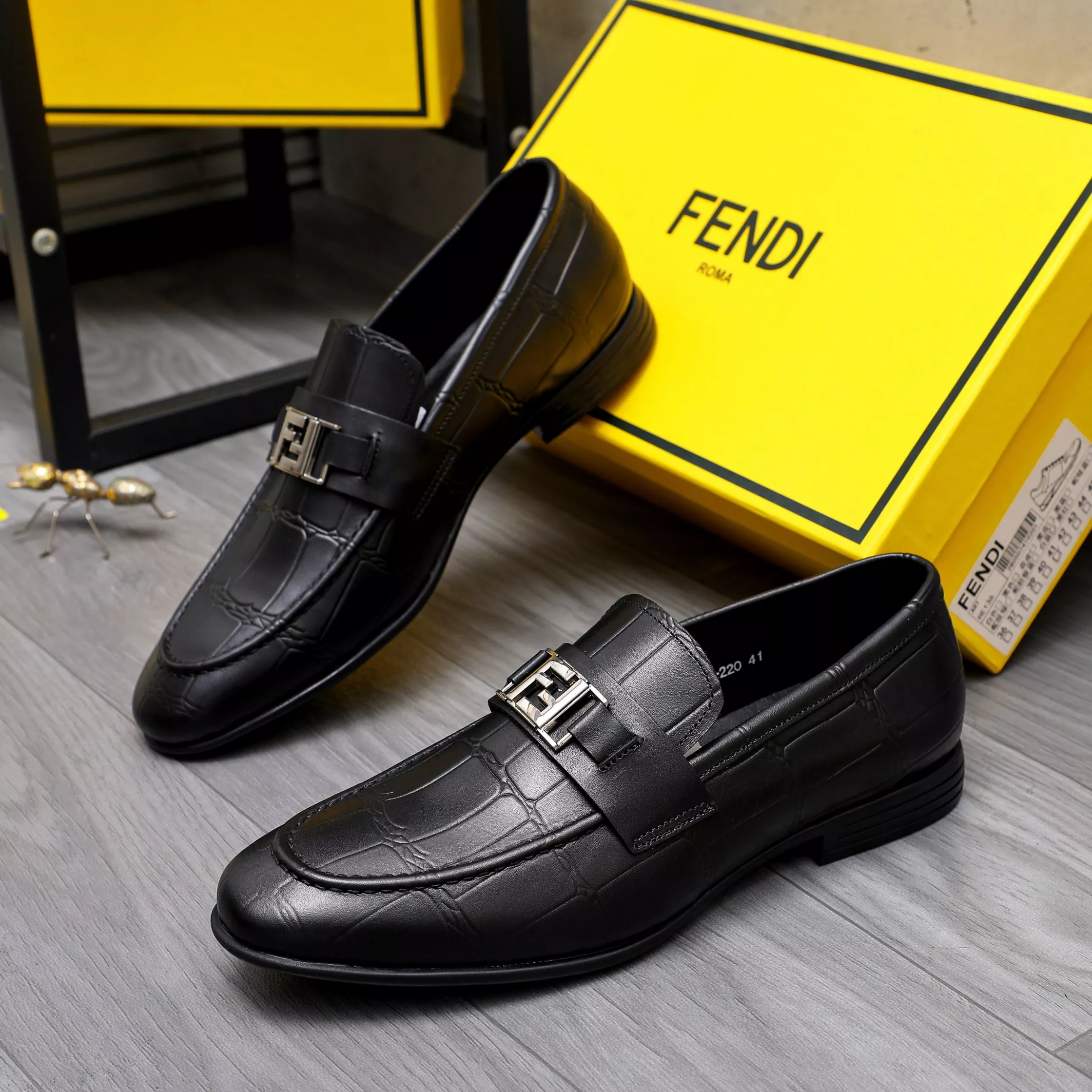Sleek 818 Fendi Leather Shoes For Men