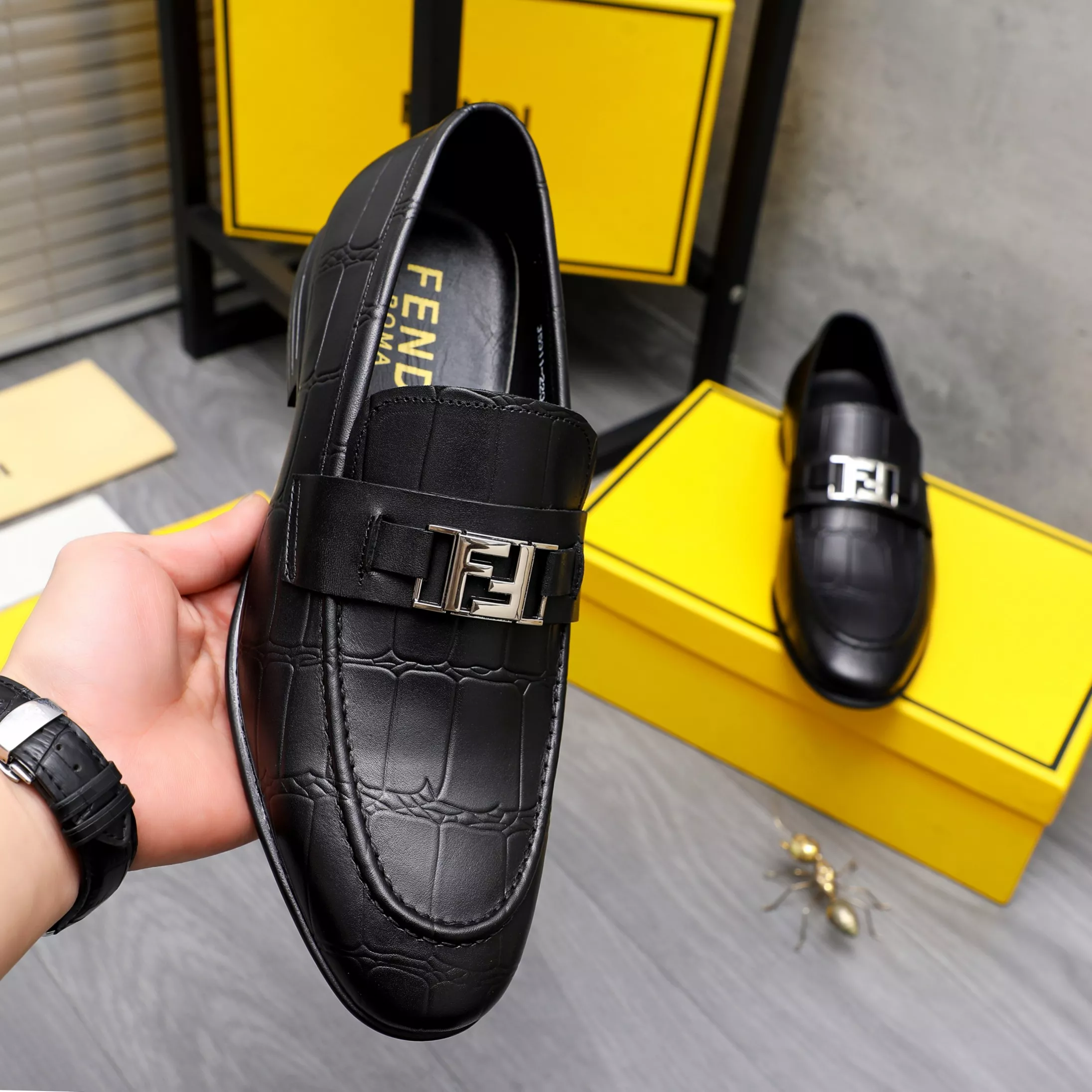 Sleek 818 Fendi Leather Shoes For Men