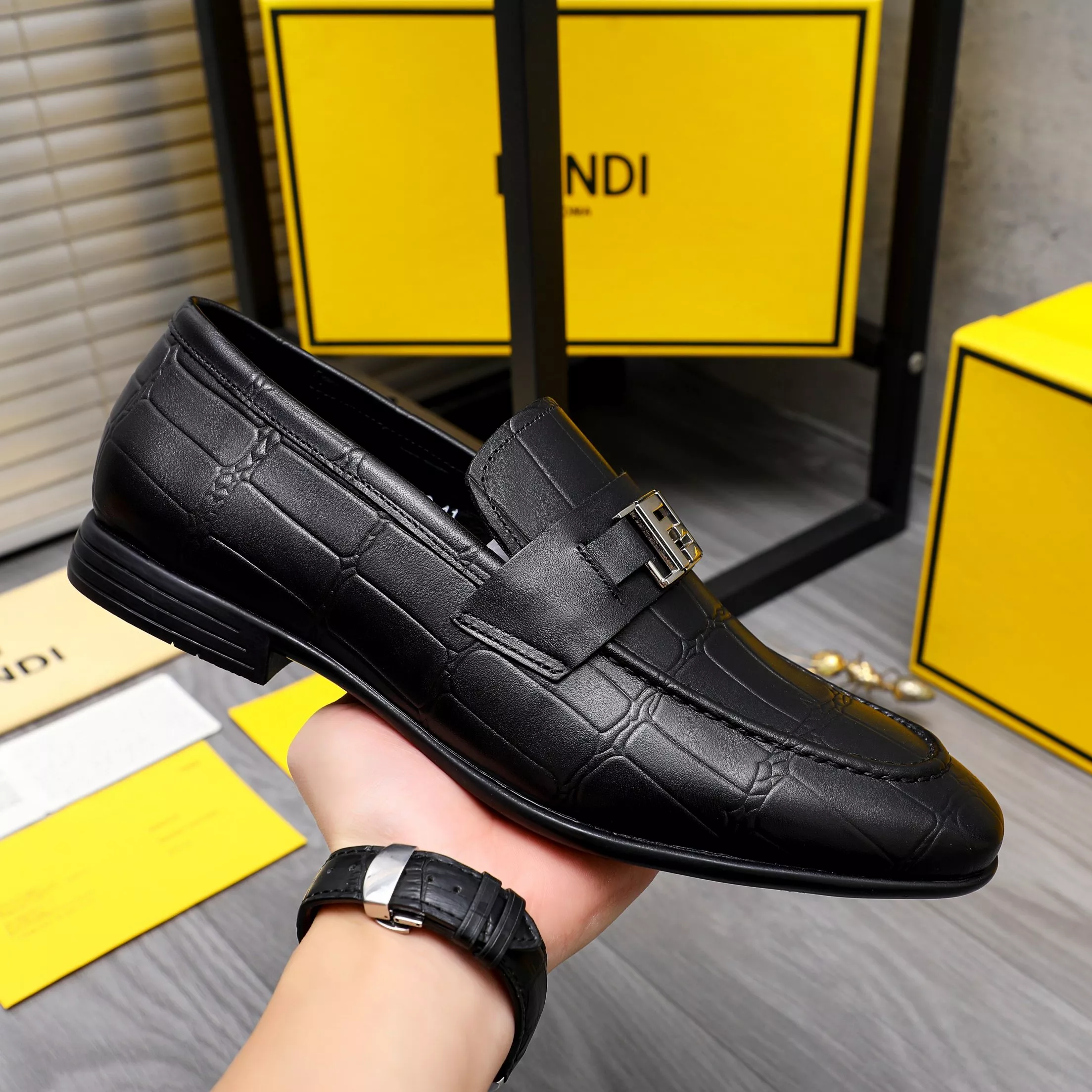 Sleek 818 Fendi Leather Shoes For Men