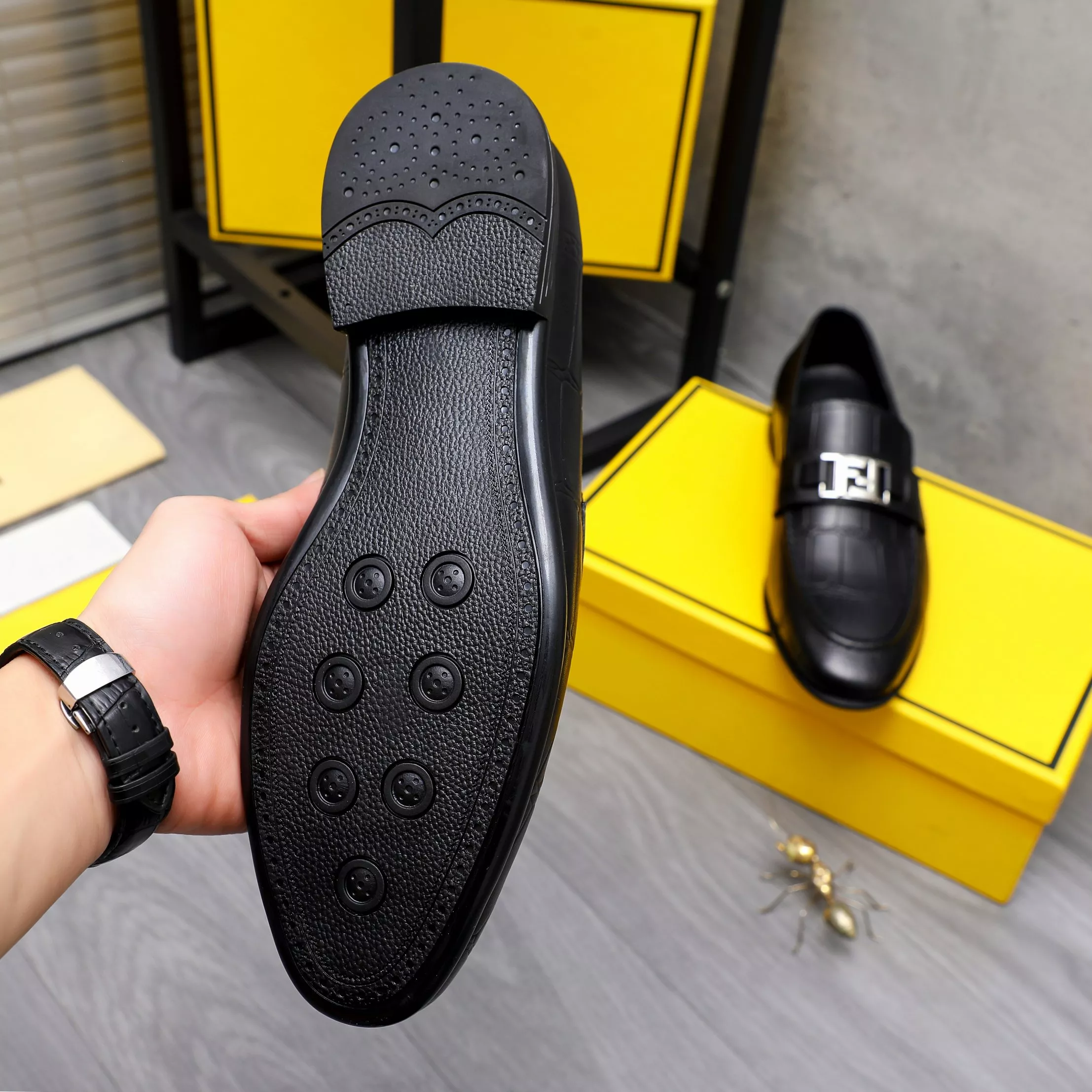 Sleek 818 Fendi Leather Shoes For Men