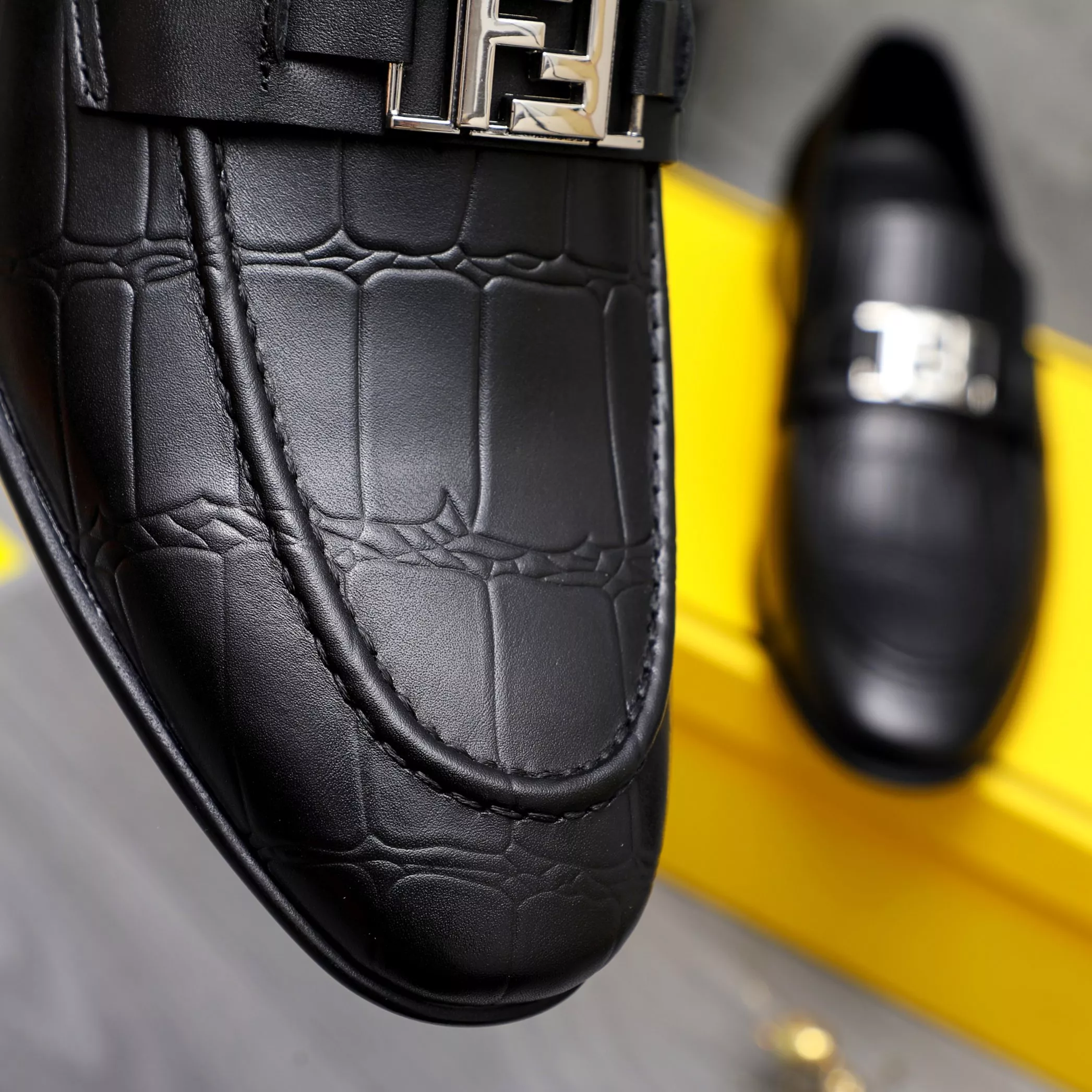 Sleek 818 Fendi Leather Shoes For Men