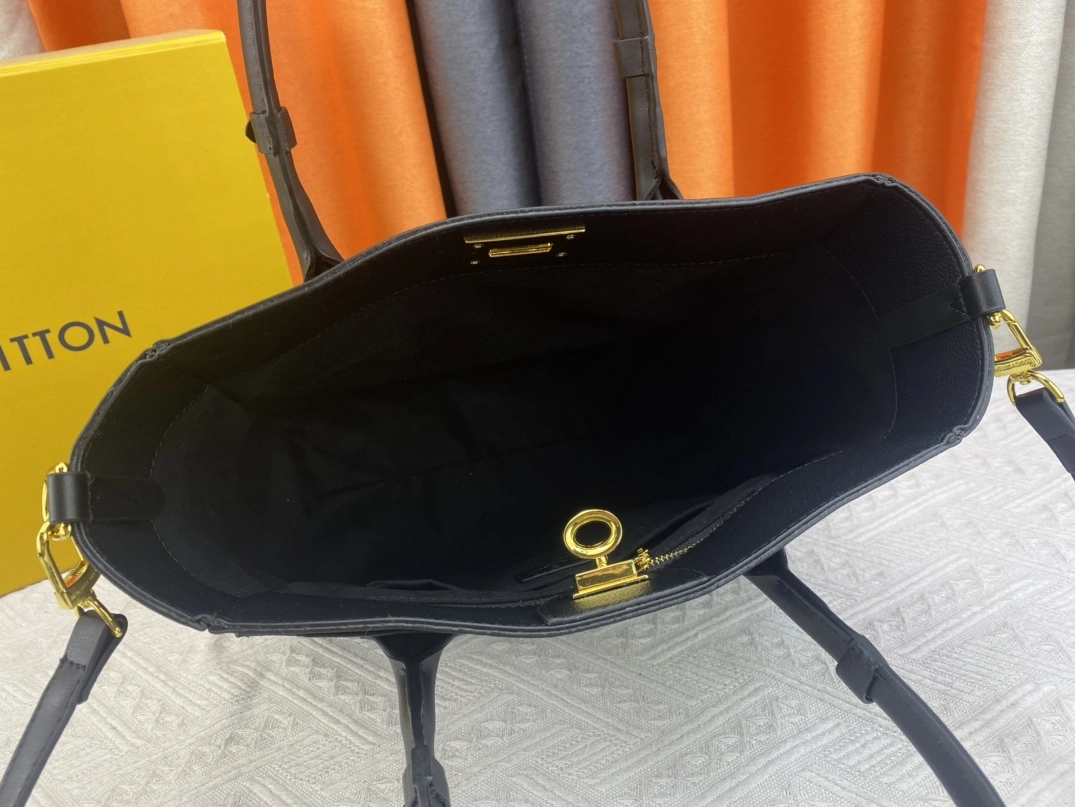 Sleek 8344 Louis Vuitton AAA Quality Handbags For Women