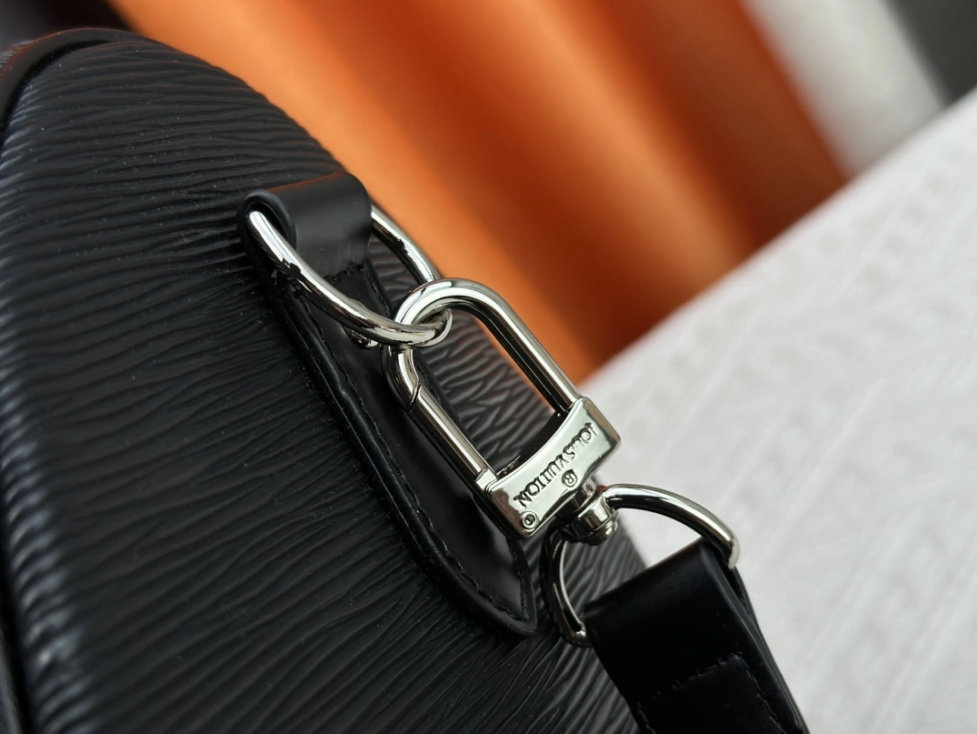 Sleek 8351 Louis Vuitton Travel Bags