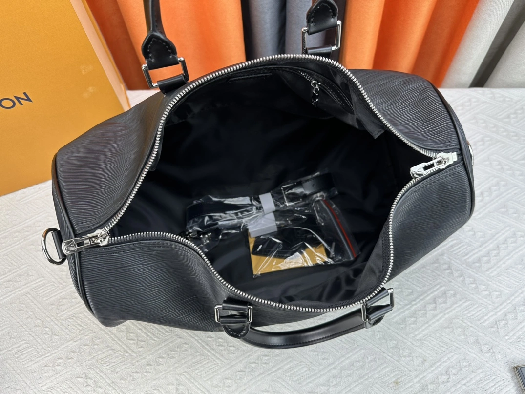 Sleek 8351 Louis Vuitton Travel Bags