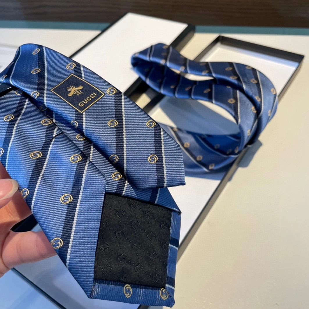 Sleek 840 Gucci Necktie For Men