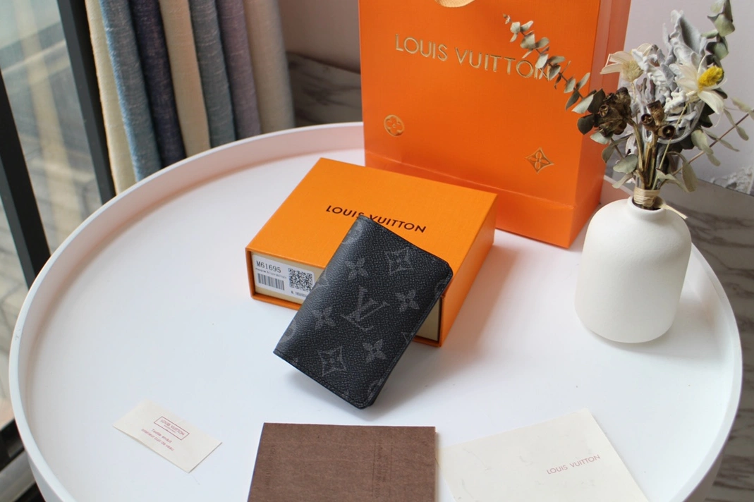 Sleek 8584 Louis Vuitton AAA Man Wallets