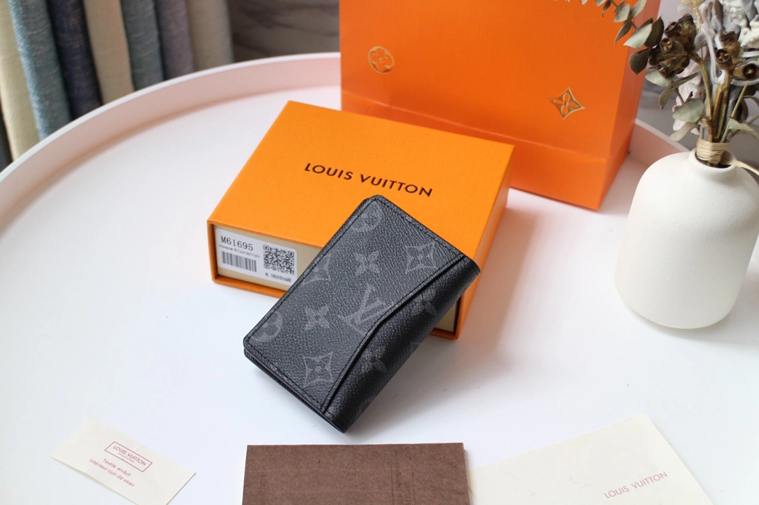 Sleek 8584 Louis Vuitton AAA Man Wallets