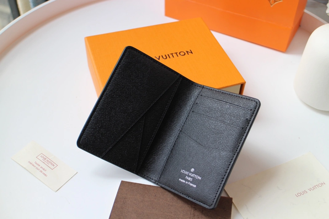 Sleek 8584 Louis Vuitton AAA Man Wallets