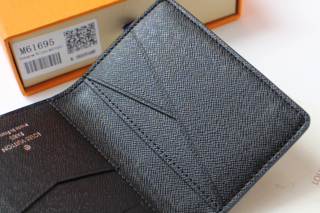 Sleek 8584 Louis Vuitton AAA Man Wallets