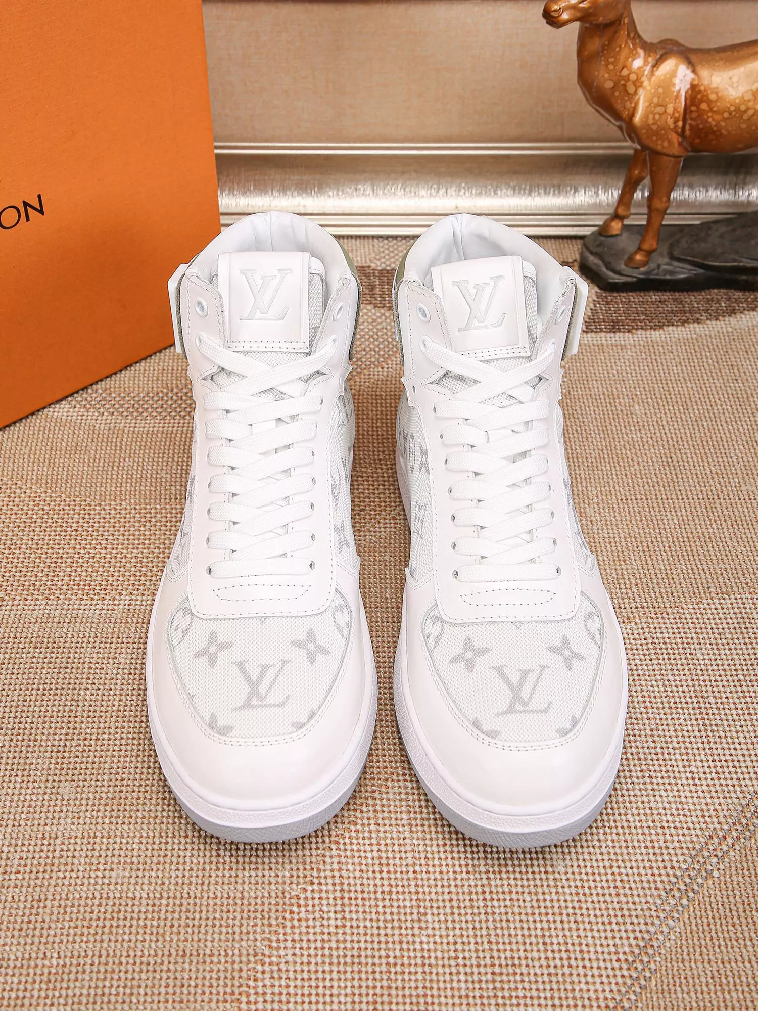 Sleek 8642 Louis Vuitton High Tops Shoes For Men