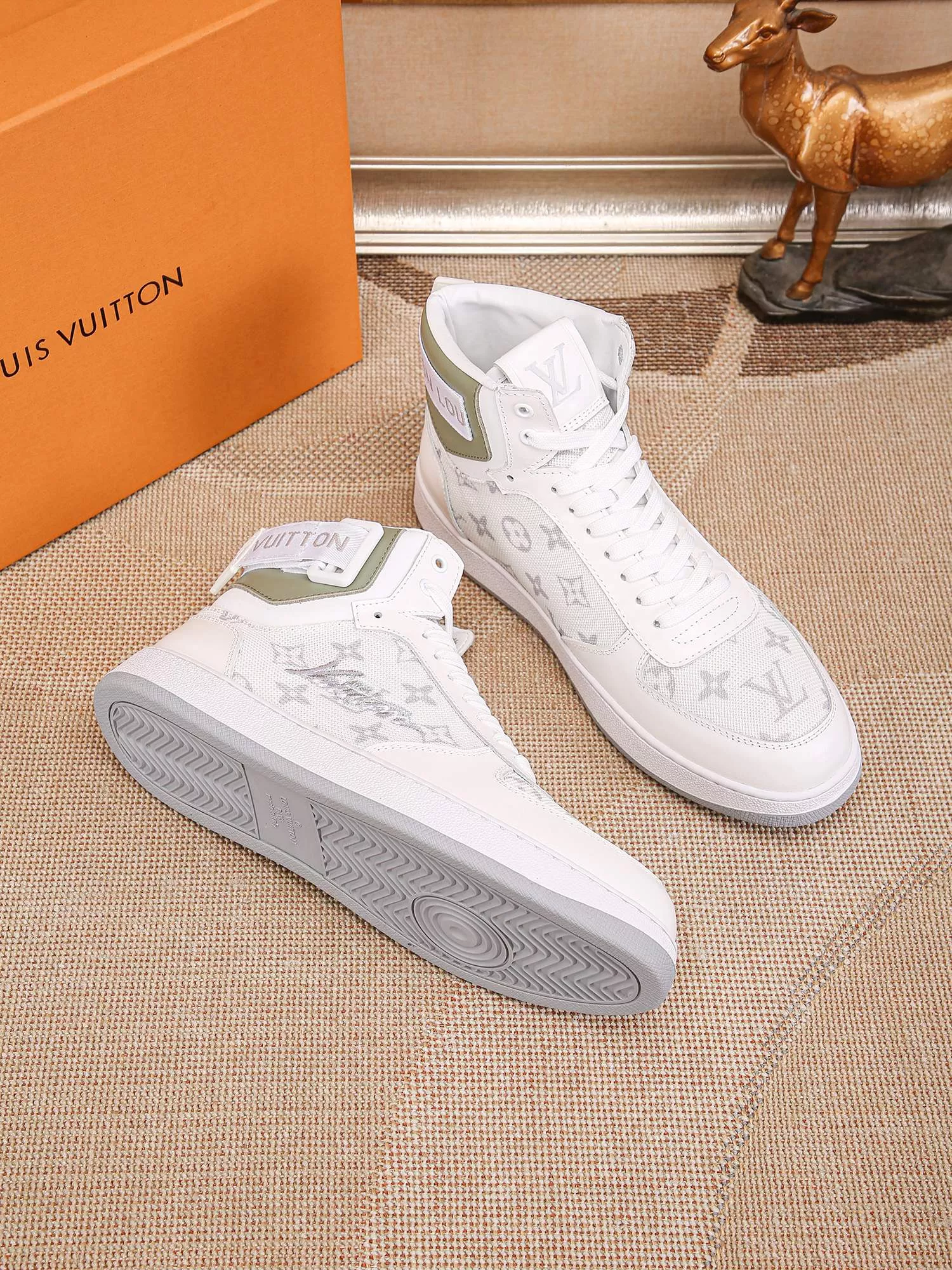 Sleek 8642 Louis Vuitton High Tops Shoes For Men