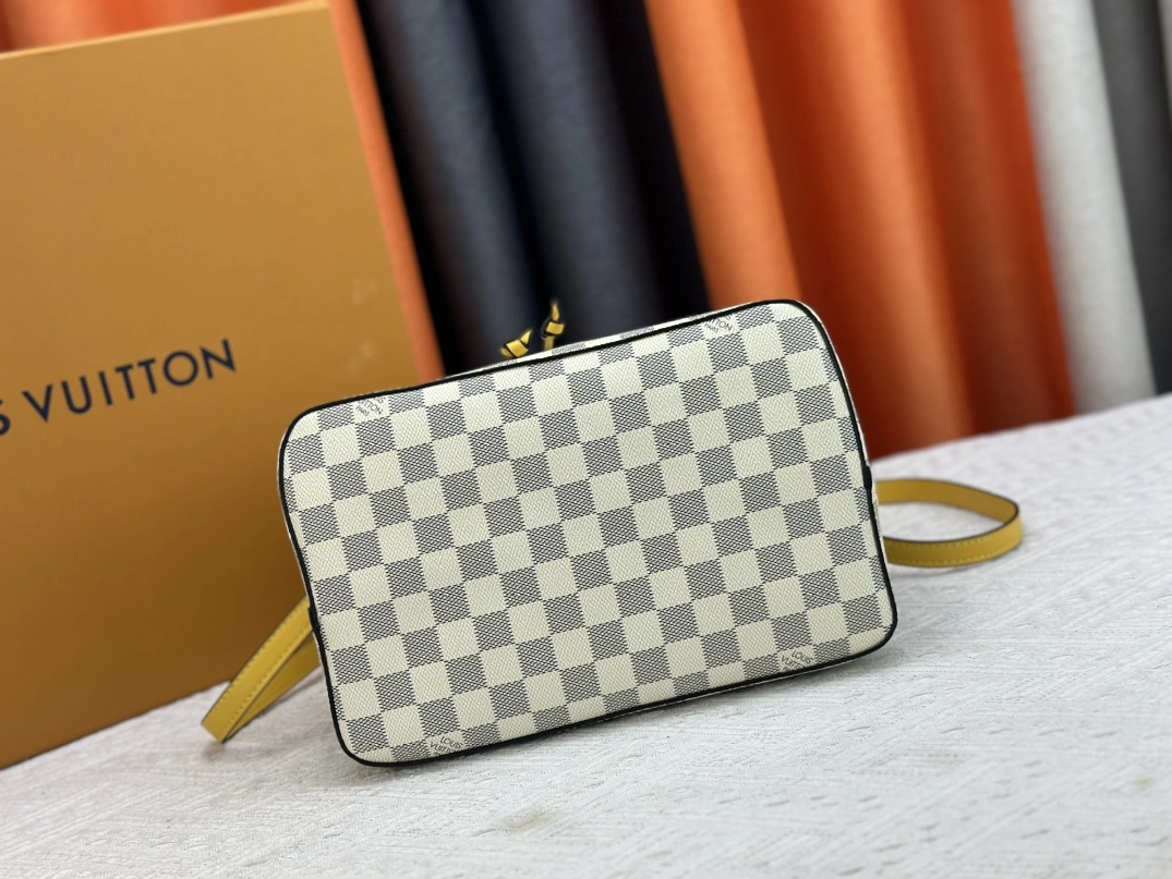 Sleek 8763 Louis Vuitton AAA Quality Messenger Bags For Women