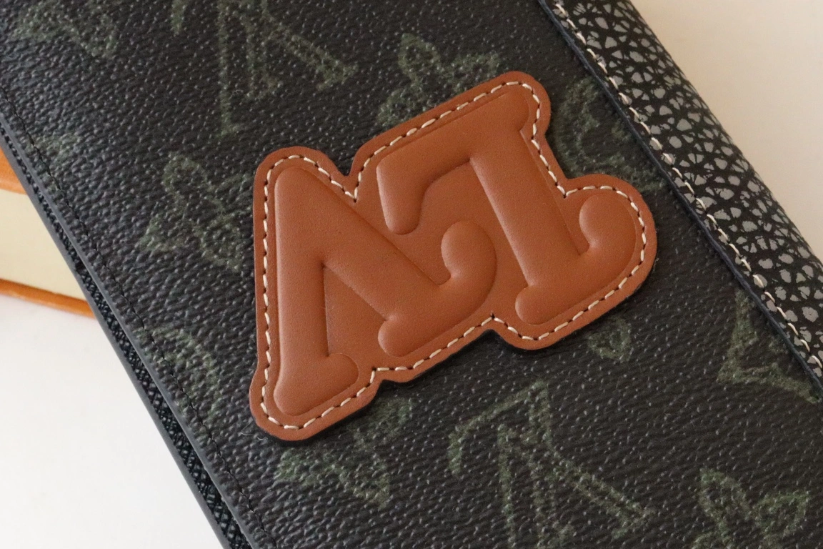 Sleek 880 Louis Vuitton AAA Quality Wallets For Unisex