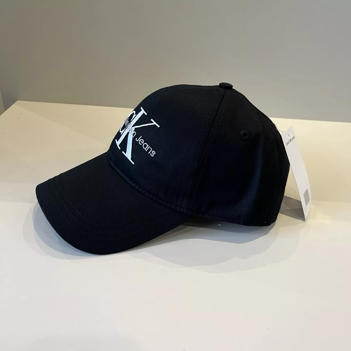 Sleek 9004 Calvin Klein Caps