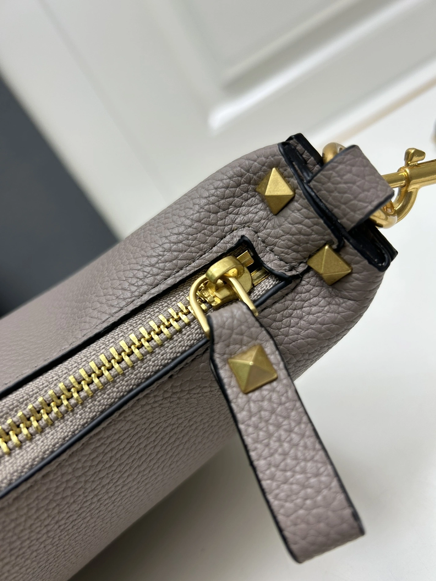 Sleek 9033 Valentino AAA Quality Shoulder Bags For Women