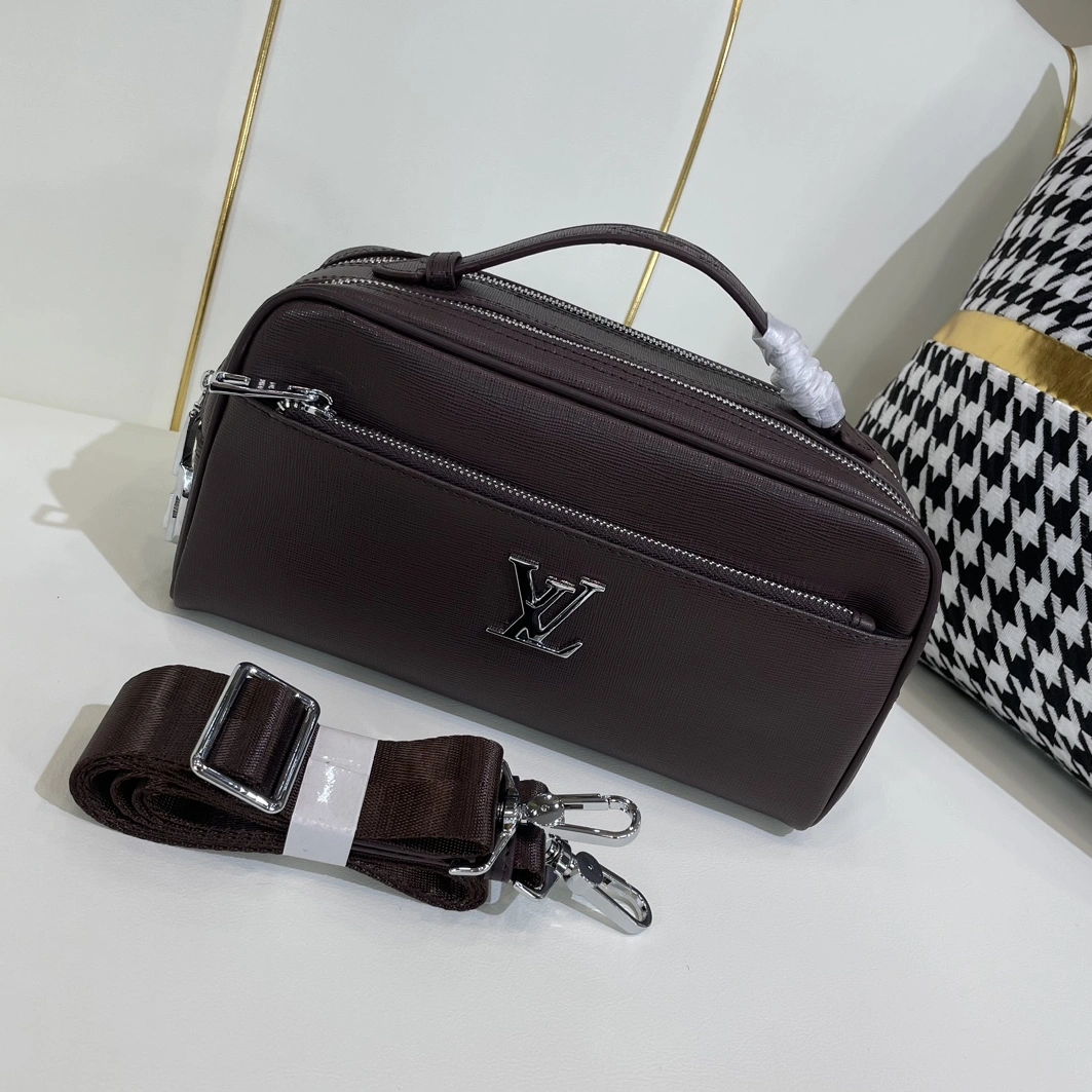 Sleek 9618 Louis Vuitton AAA Man Messenger Bags