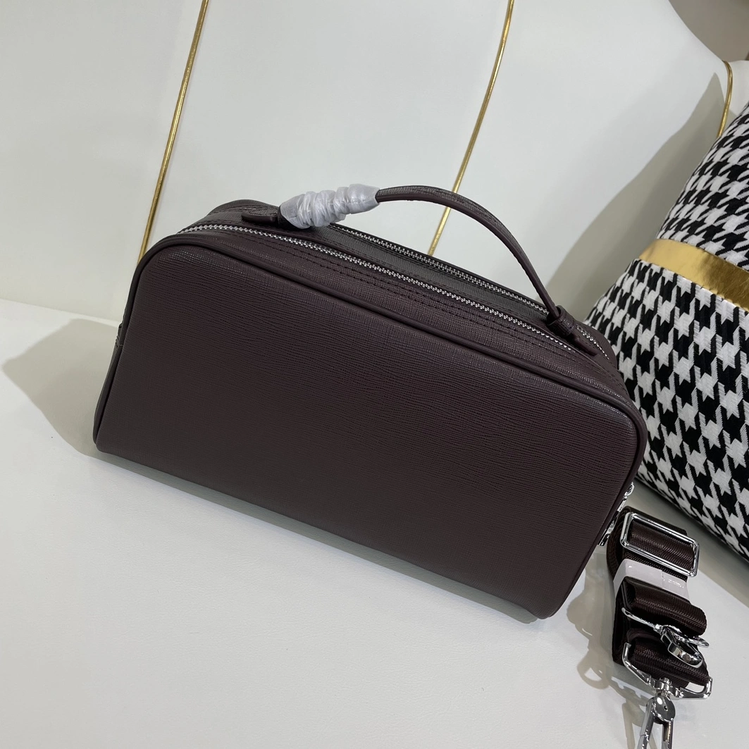 Sleek 9618 Louis Vuitton AAA Man Messenger Bags