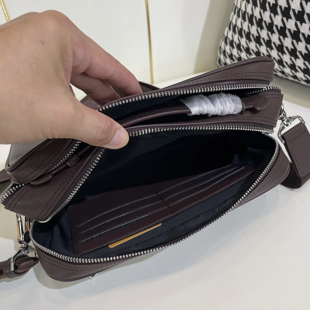 Sleek 9618 Louis Vuitton AAA Man Messenger Bags