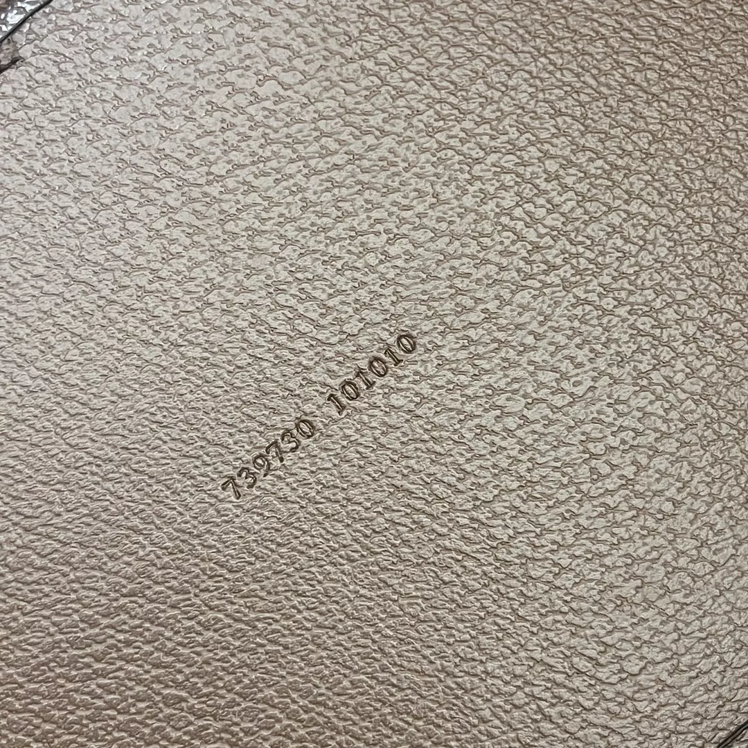 Sleek 9639 Gucci AAA Quality Shoulder Bags For Women