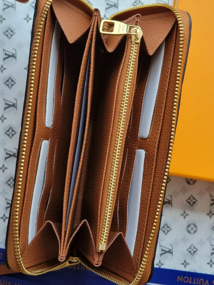 Sleek 9653 Louis Vuitton AAA Quality Card Case
