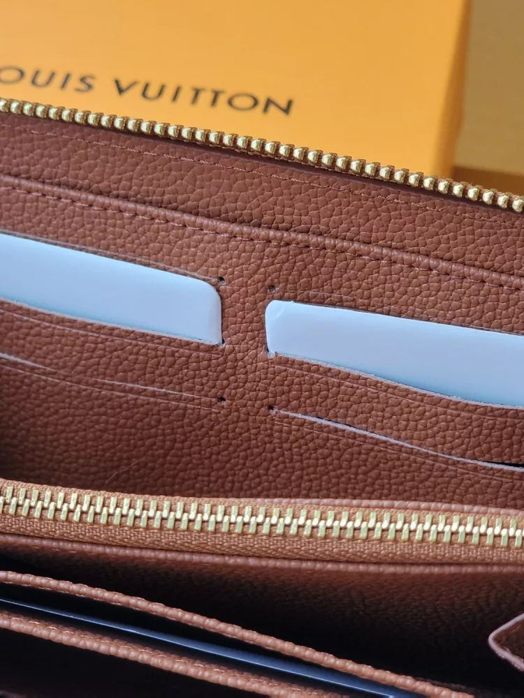 Sleek 9653 Louis Vuitton AAA Quality Card Case