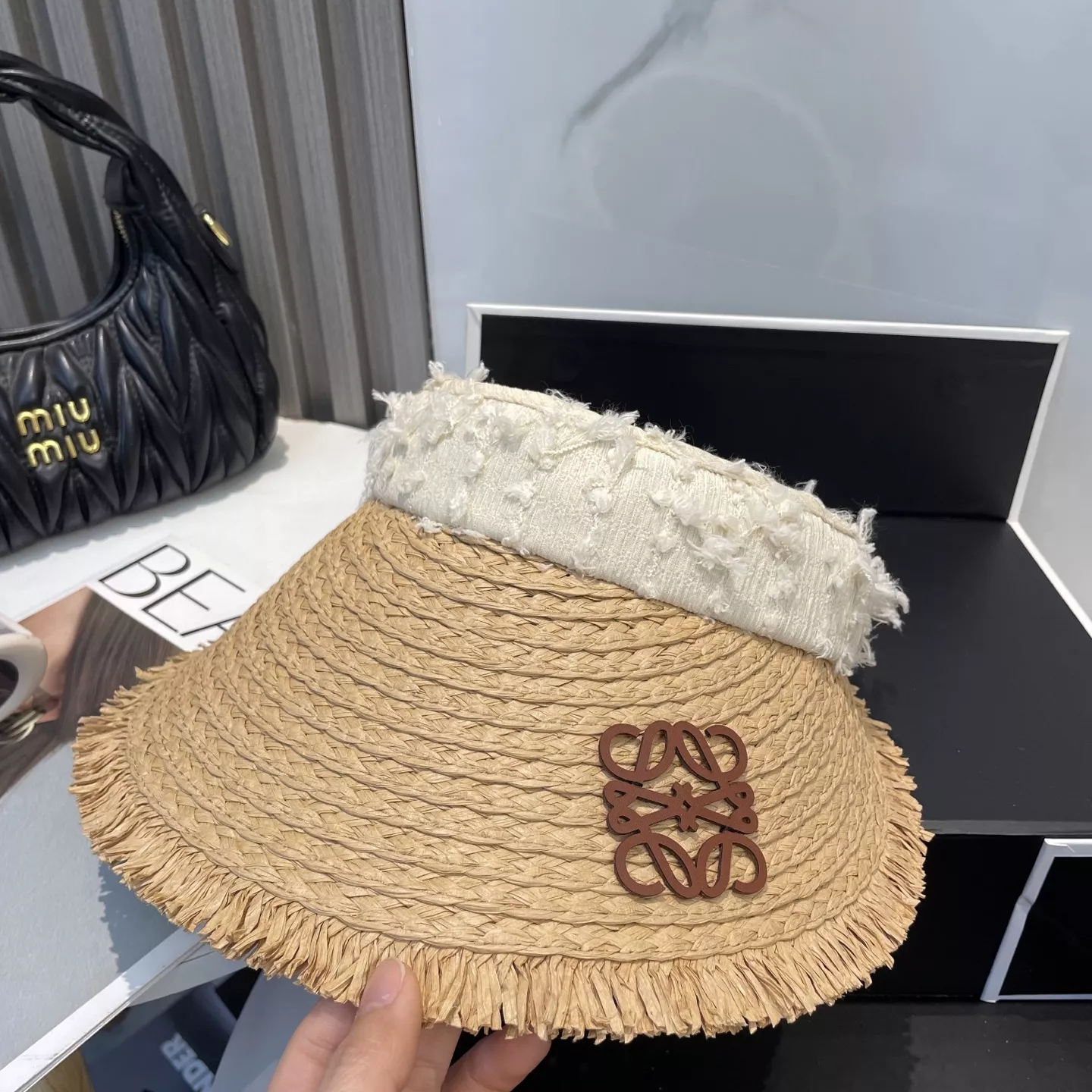 Sleek 9717 LOEWE Caps