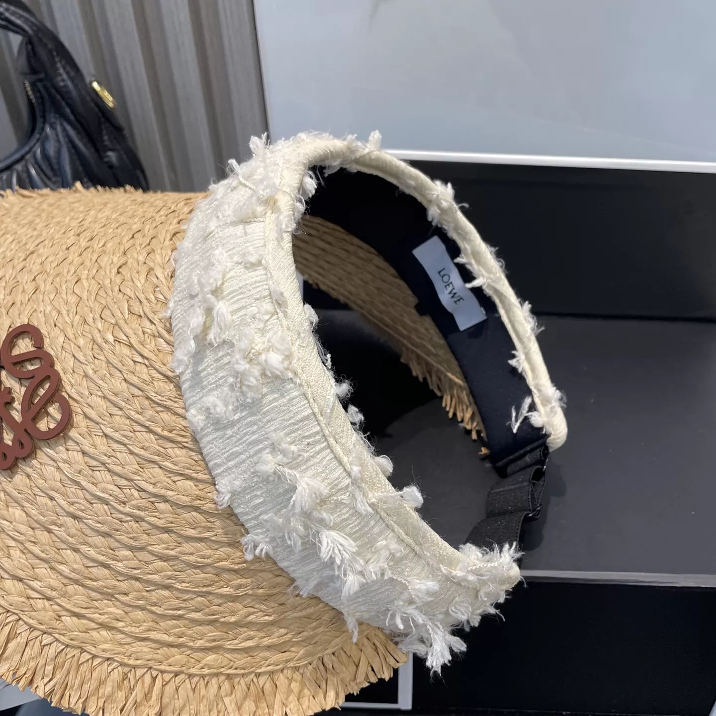 Sleek 9717 LOEWE Caps