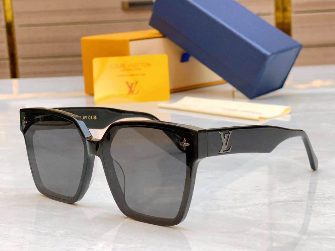 Sleek 9739 Louis Vuitton AAA Quality Sunglasses