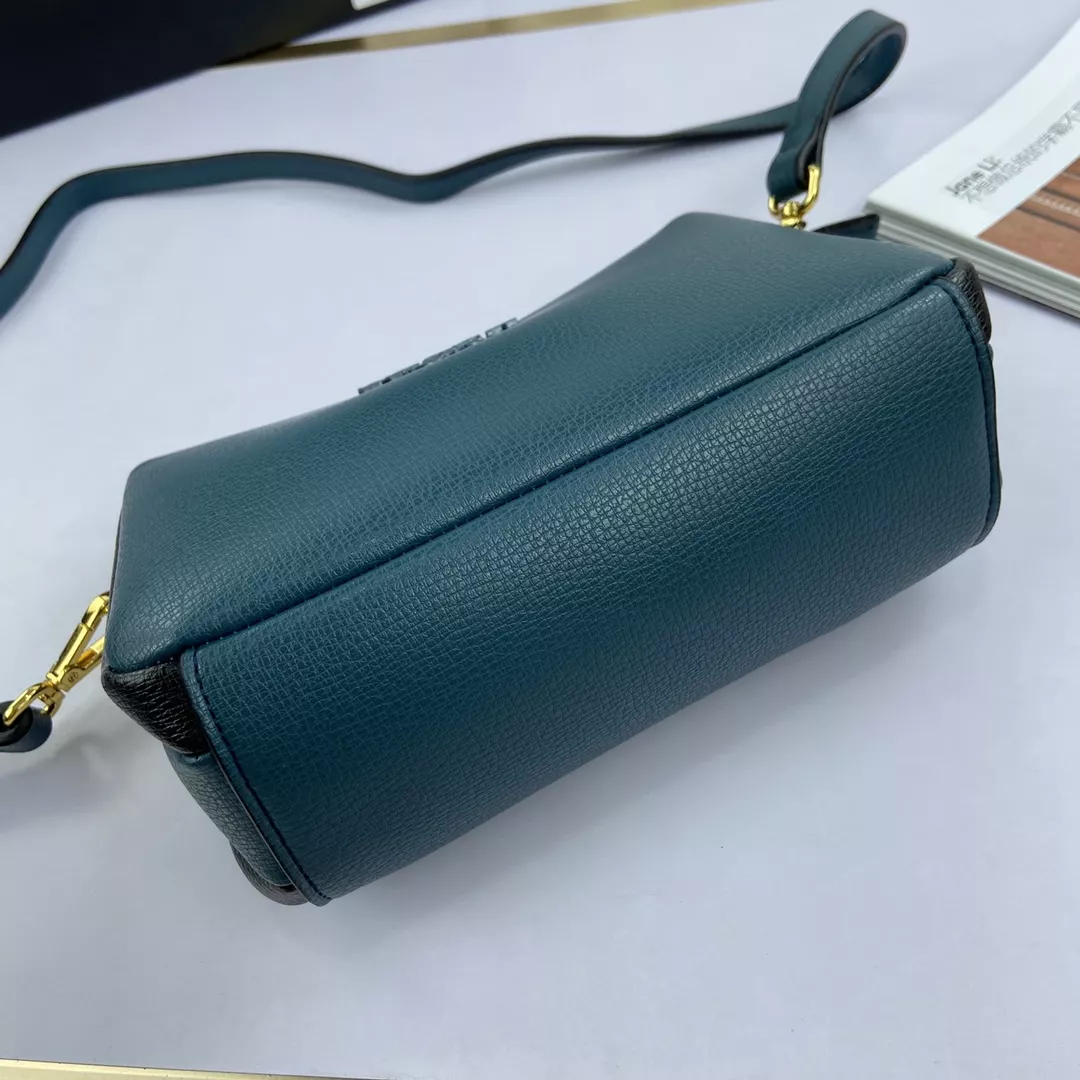 Sleek 9860 Prada AAA Quality Messenger Bags For Women