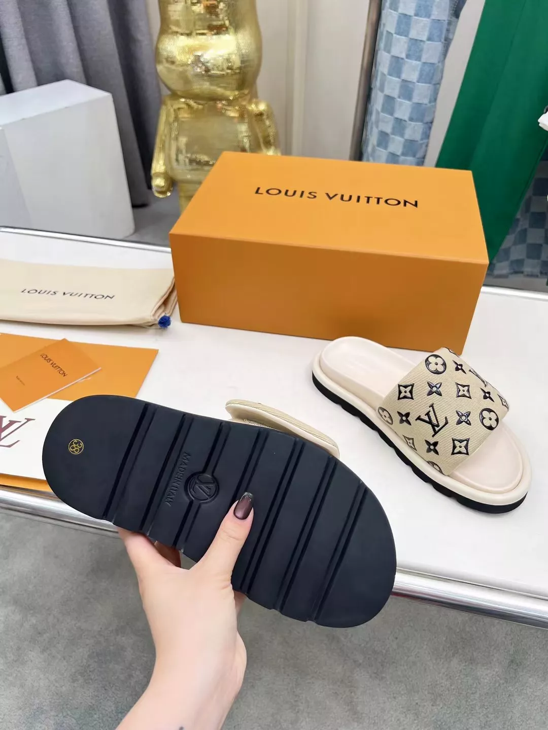 SmartChoice 1424 Louis Vuitton Slippers For Women