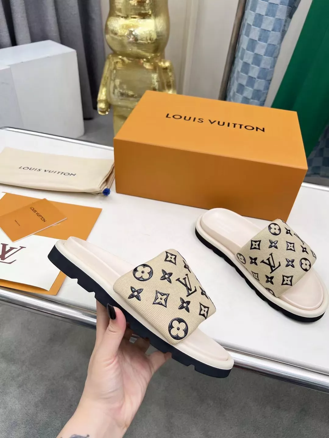 SmartChoice 1424 Louis Vuitton Slippers For Women