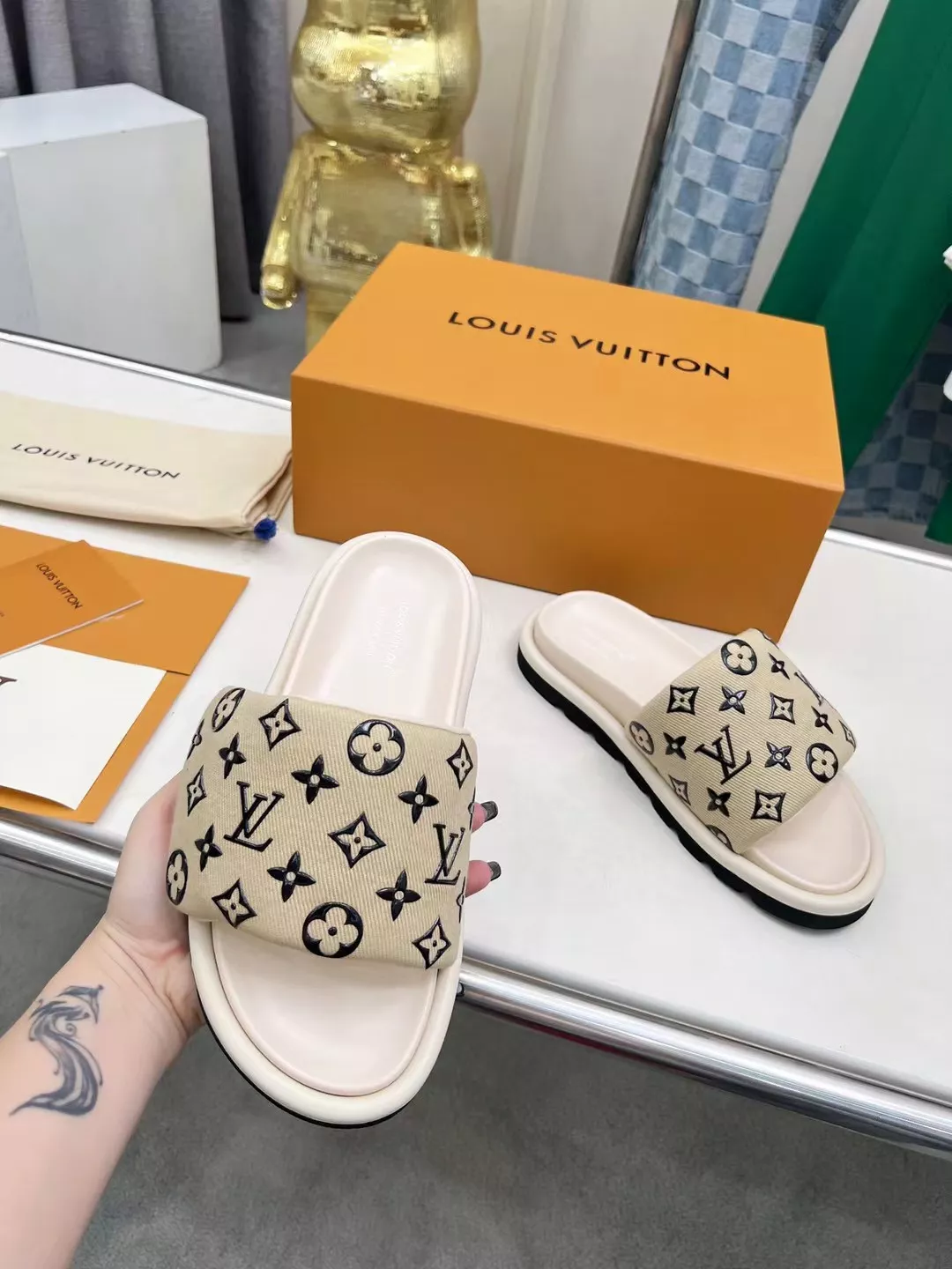 SmartChoice 1424 Louis Vuitton Slippers For Women