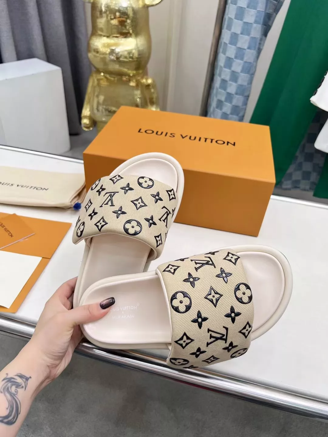 SmartChoice 1424 Louis Vuitton Slippers For Women