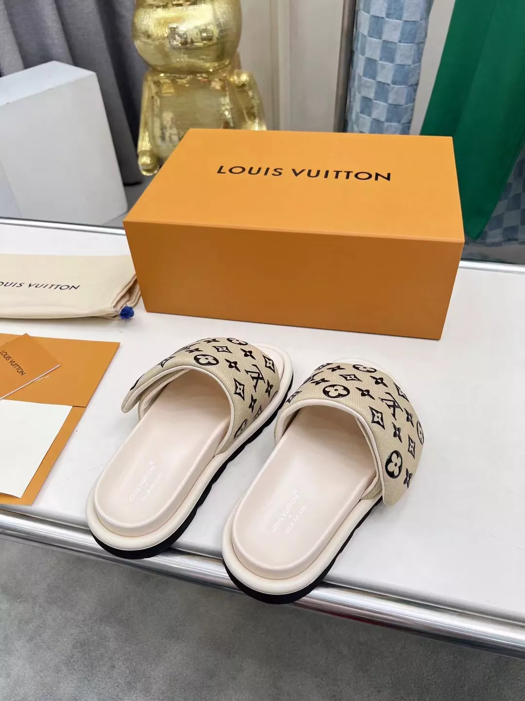 SmartChoice 1424 Louis Vuitton Slippers For Women