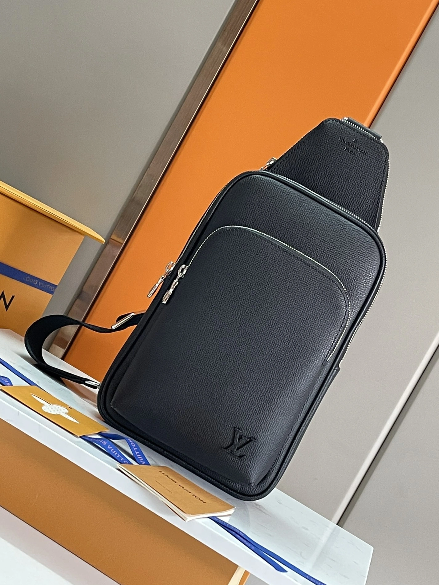 SmartChoice 2681 Louis Vuitton AAA Man Messenger Bags
