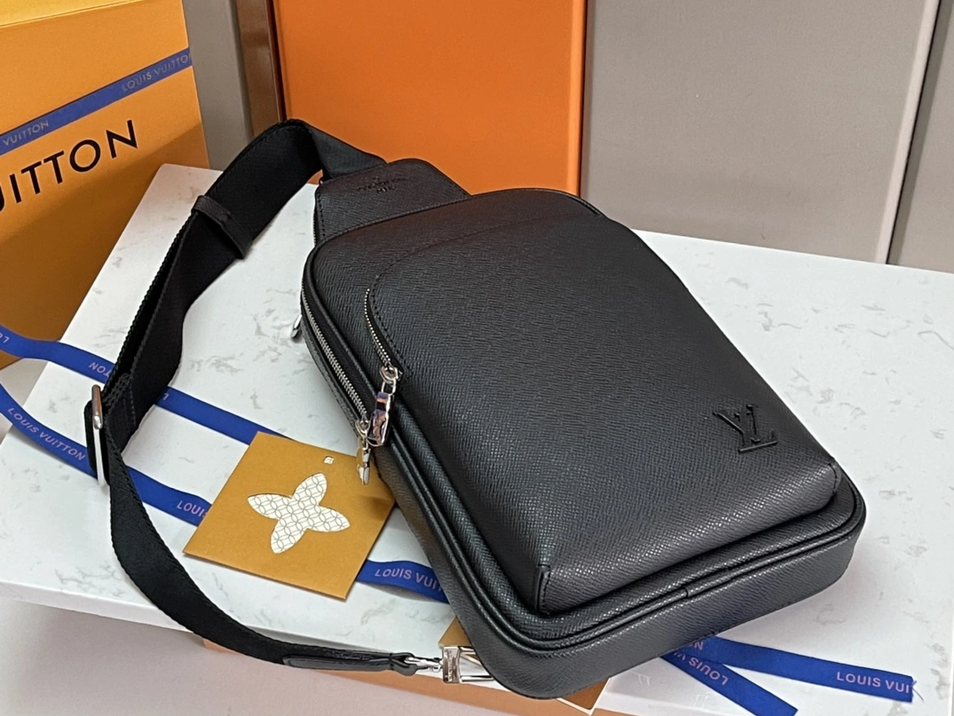 SmartChoice 2681 Louis Vuitton AAA Man Messenger Bags