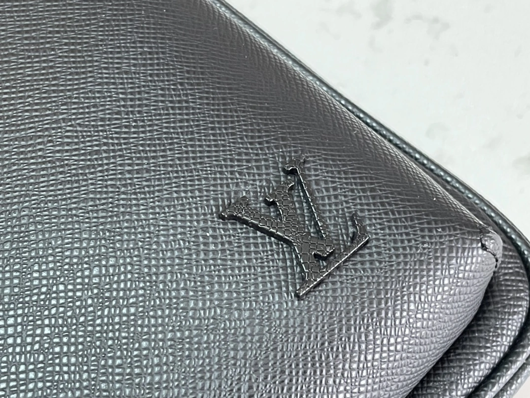 SmartChoice 2681 Louis Vuitton AAA Man Messenger Bags