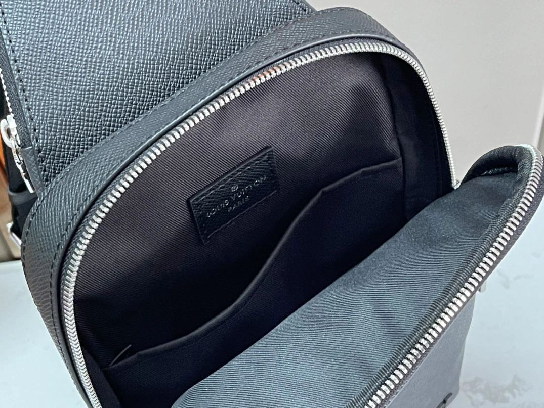 SmartChoice 2681 Louis Vuitton AAA Man Messenger Bags