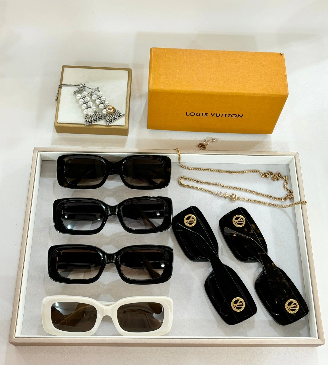 SmartChoice 2704 Louis Vuitton AAA Quality Sunglasses