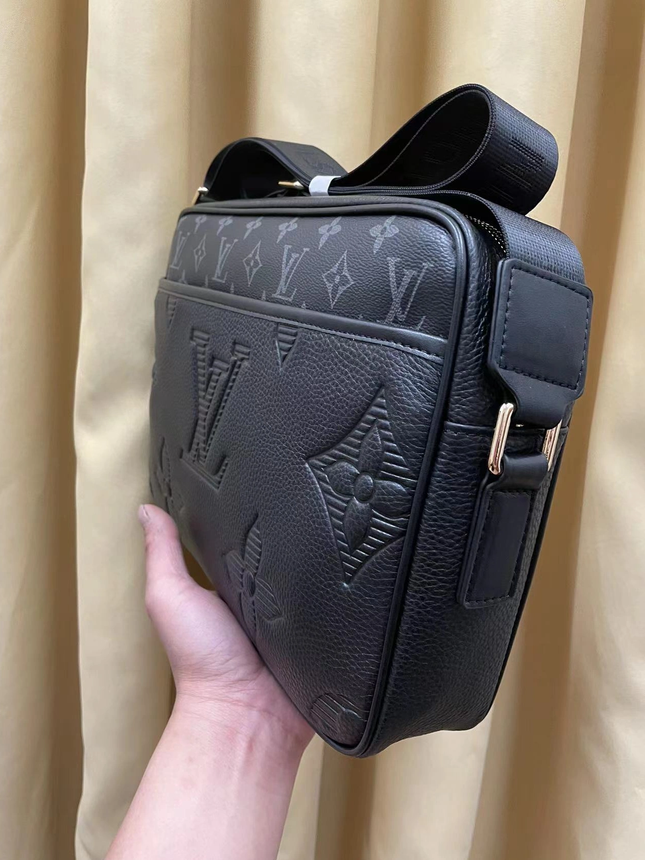 SmartChoice 2772 Louis Vuitton AAA Man Messenger Bags