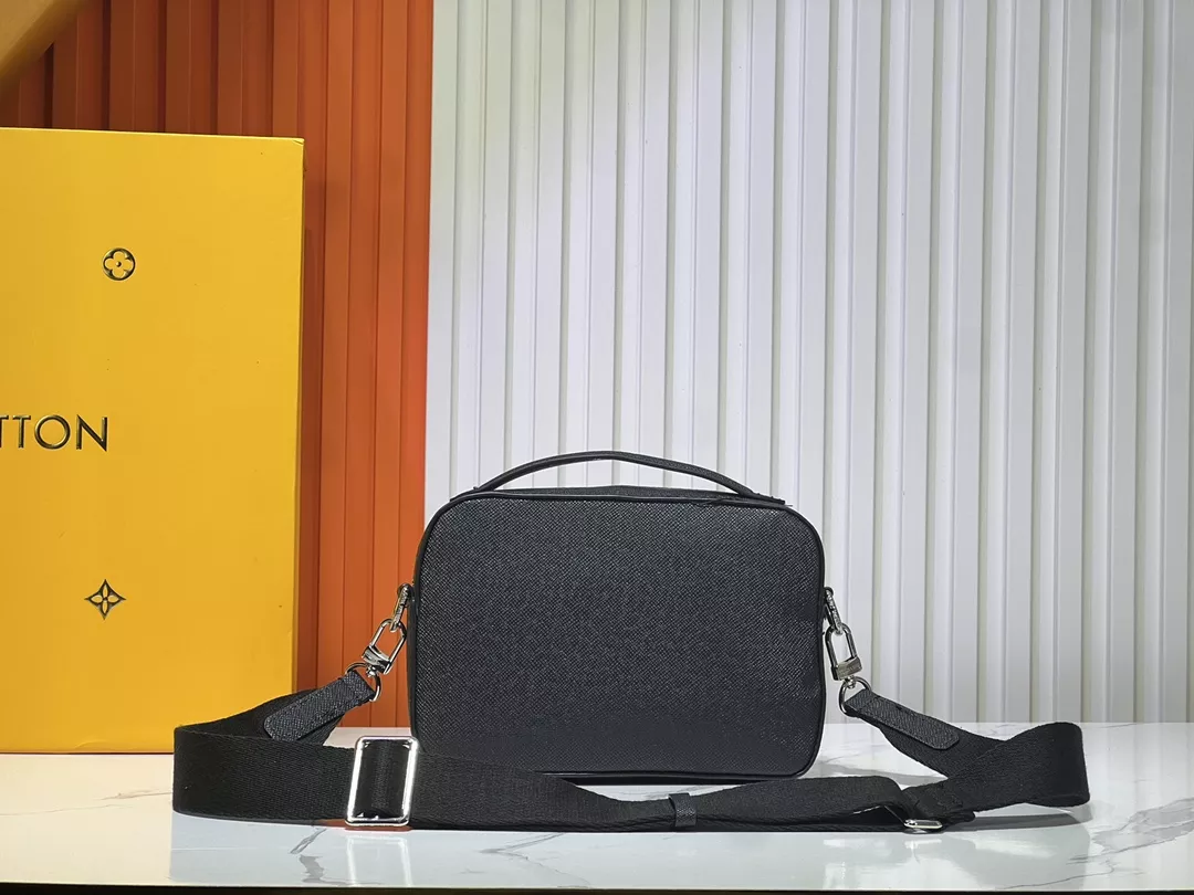 SmartChoice 2821 Louis Vuitton AAA Man Messenger Bags
