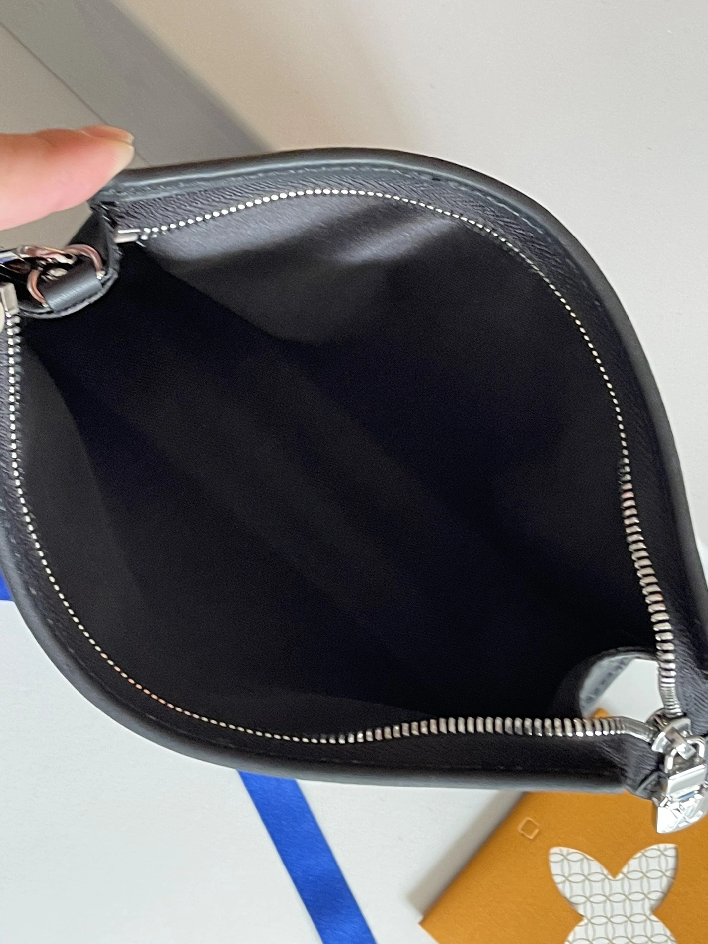SmartChoice 3227 Louis Vuitton AAA Man Messenger Bags