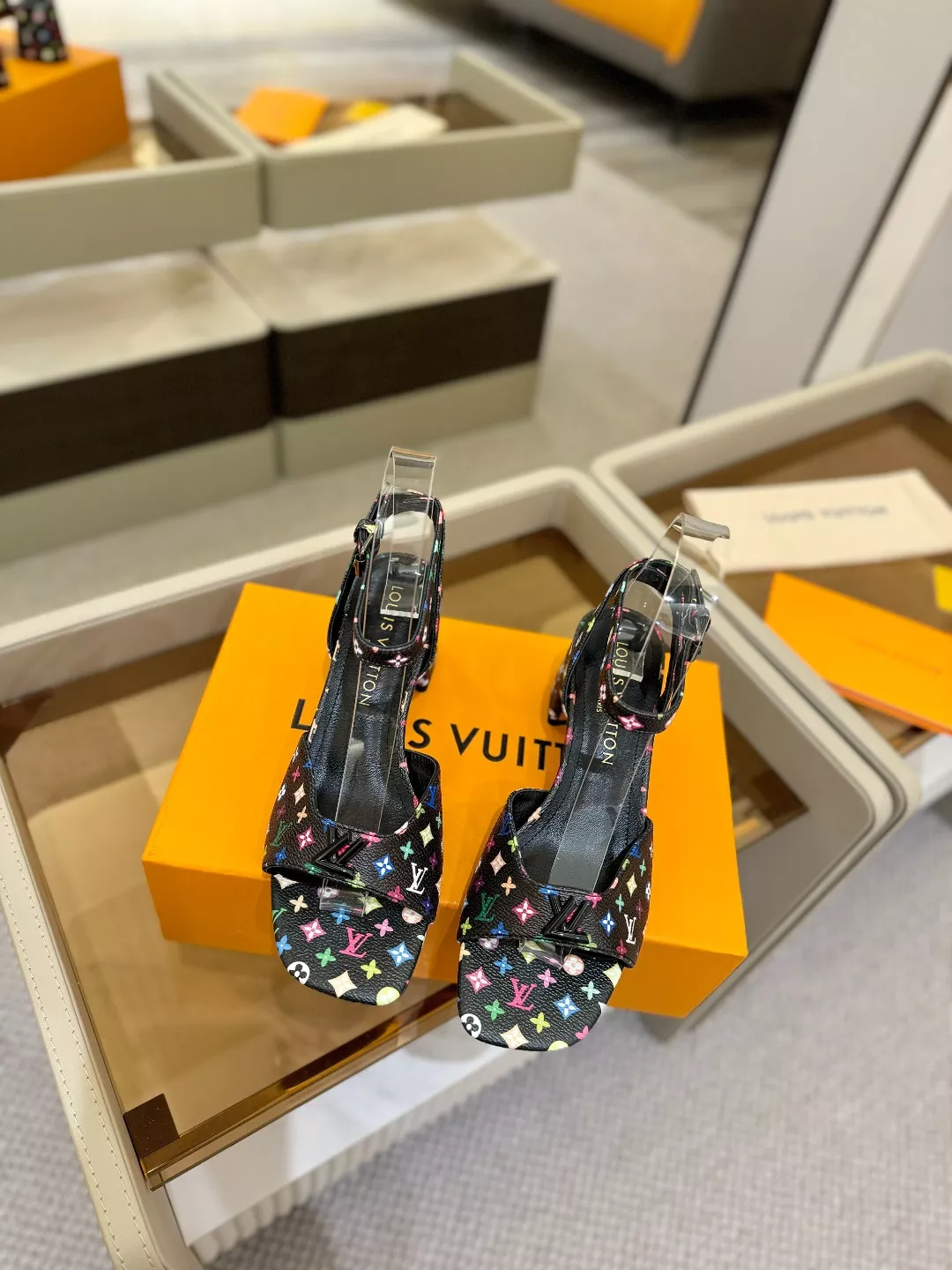 SmartChoice 3839 Louis Vuitton Sandal For Women