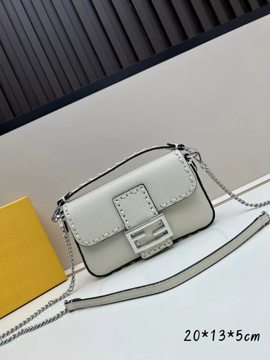 SmartChoice 4479 Fendi AAA Quality Messenger Bags For Women