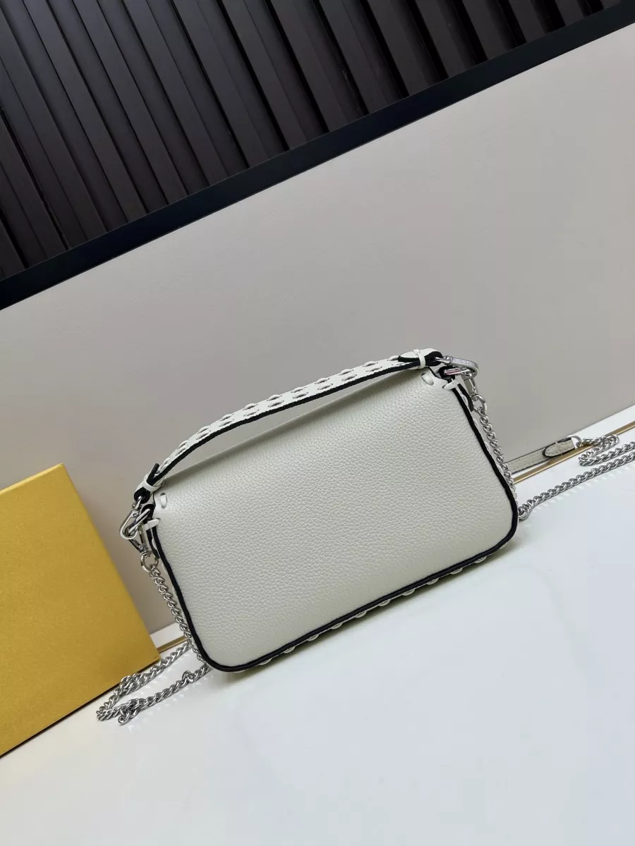 SmartChoice 4479 Fendi AAA Quality Messenger Bags For Women